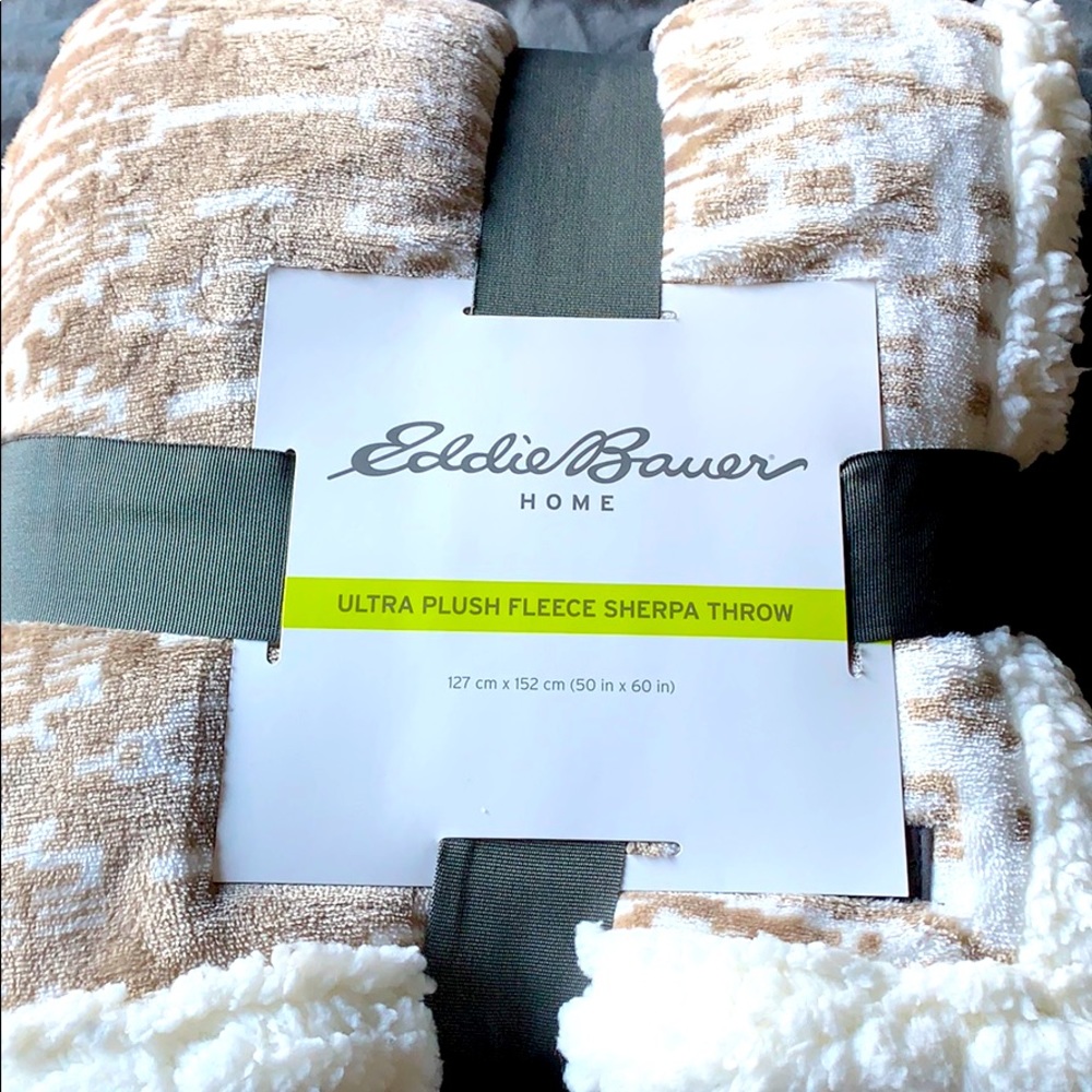 Eddie Bauer Sherpa throw blanket